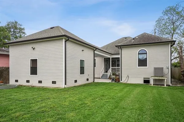 $3,000 | 5280 Warrington Drive, New Orleans, LA 70122