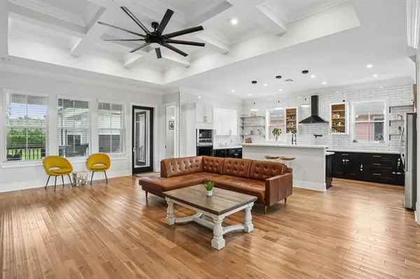 $3,000 | 5280 Warrington Drive, New Orleans, LA 70122