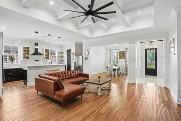 $3,000 | 5280 Warrington Drive, New Orleans, LA 70122