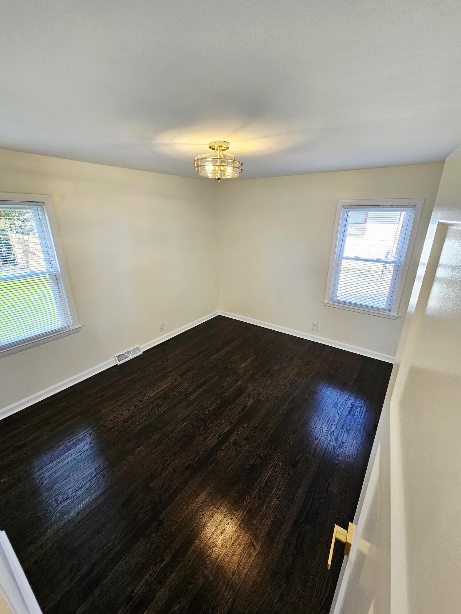 4733 South 22nd Street Milwaukee, WI 53221 - Photo 12 of 31 20251024_131934