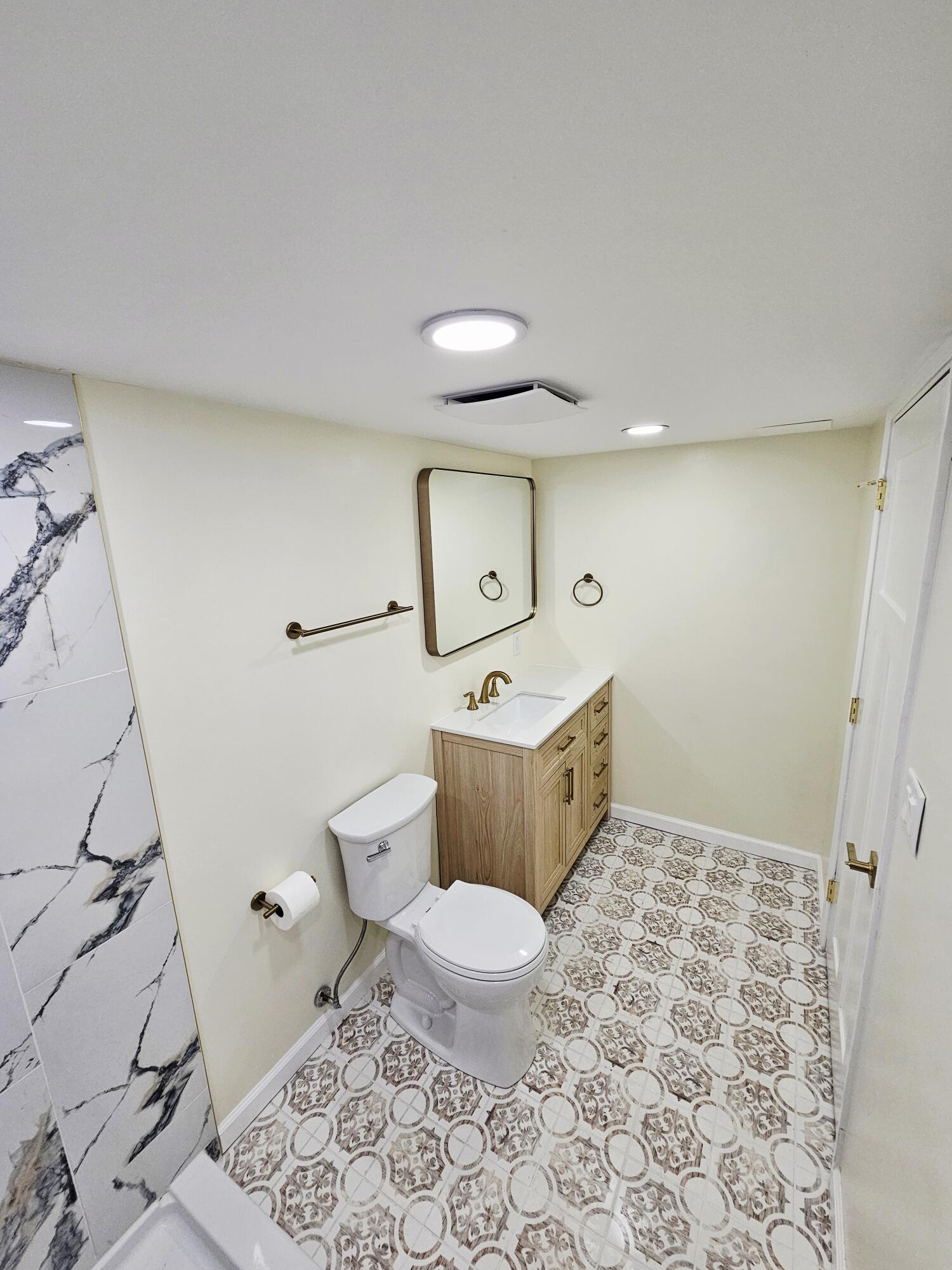 4733 South 22nd Street Milwaukee, WI 53221 - Photo 25 of 31 20251024_130458