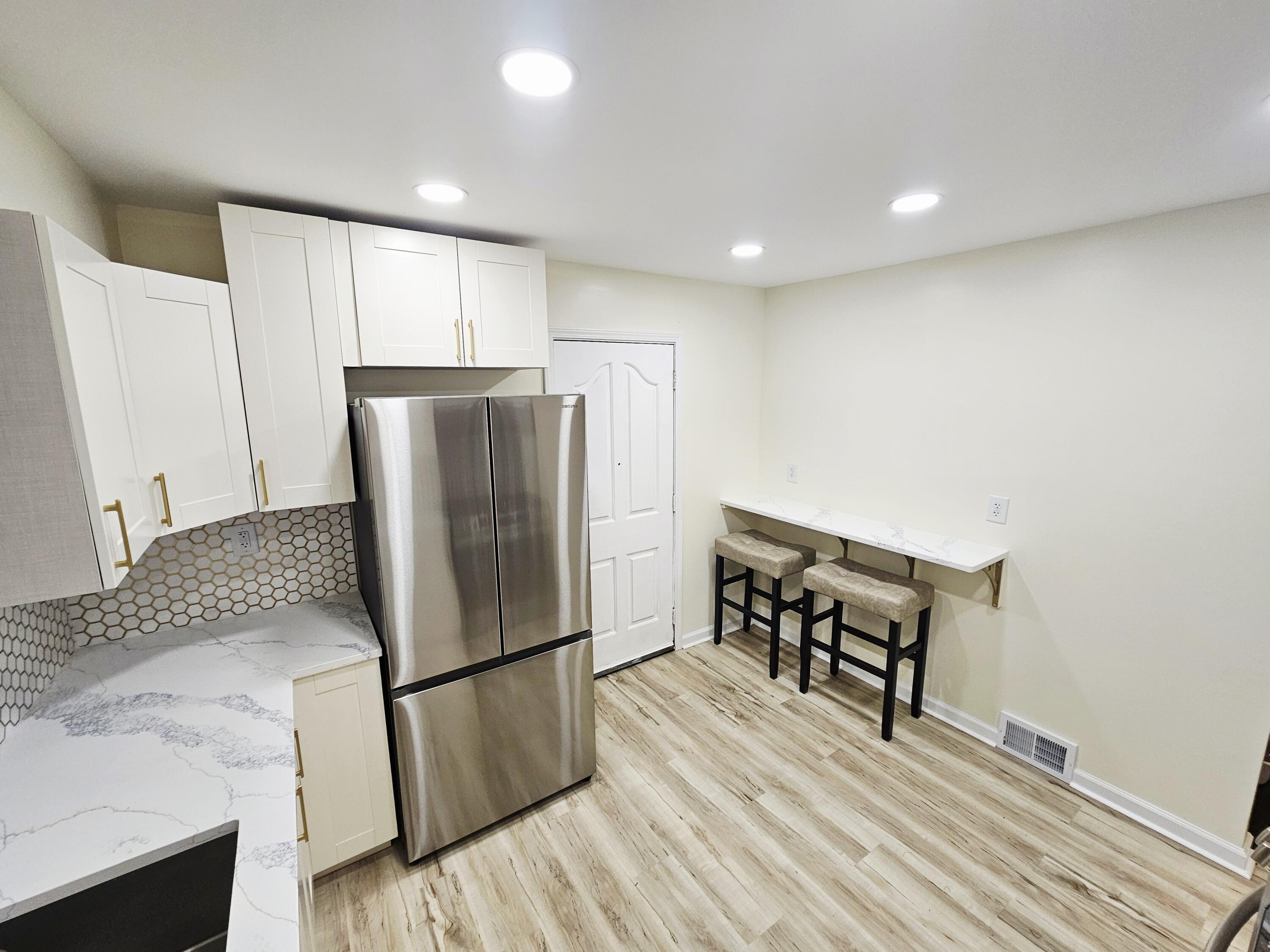 4733 South 22nd Street Milwaukee, WI 53221 - Photo 5 of 31 20251024_184554