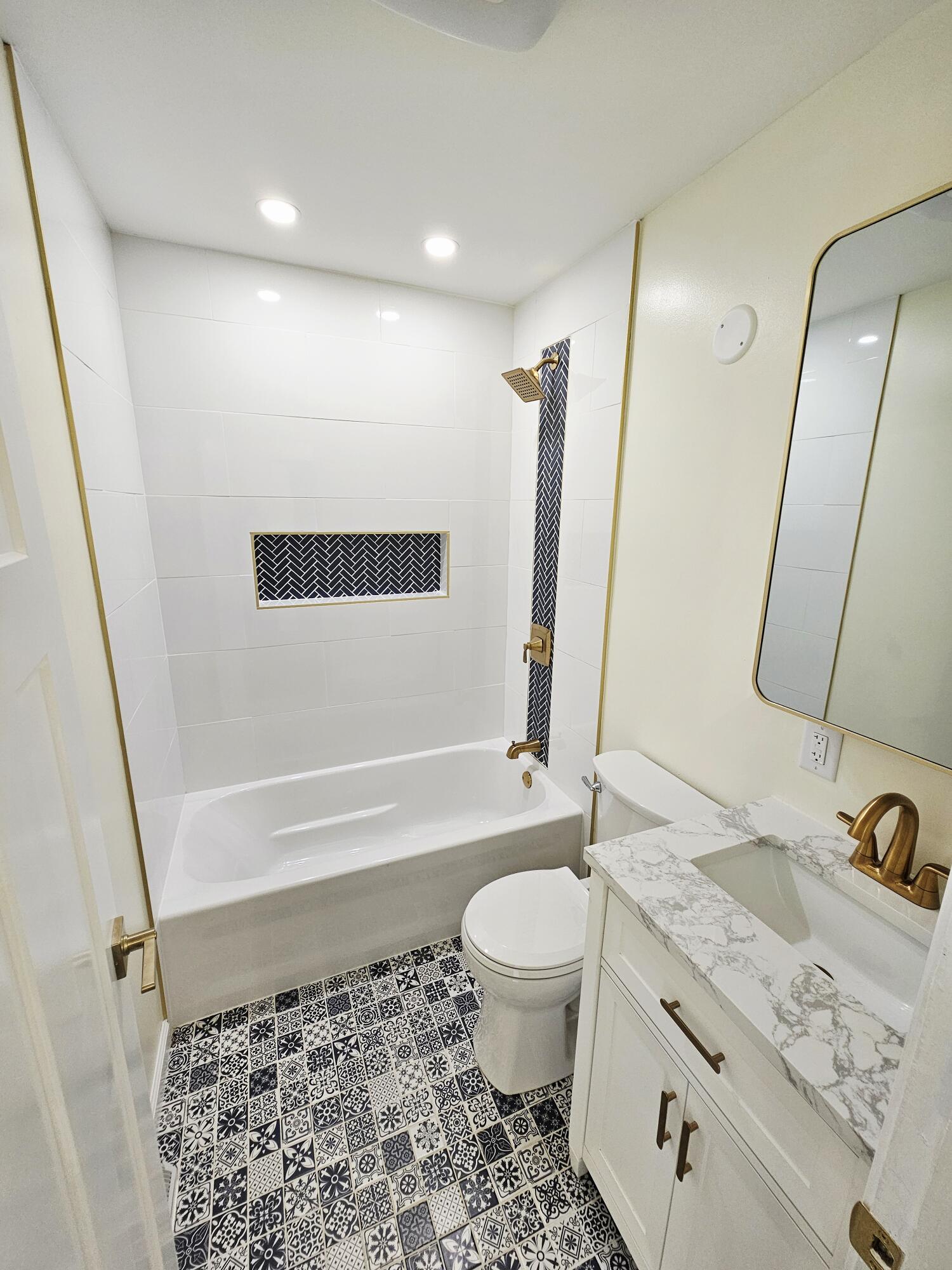 4733 South 22nd Street Milwaukee, WI 53221 - Photo 7 of 31 20251024_131621