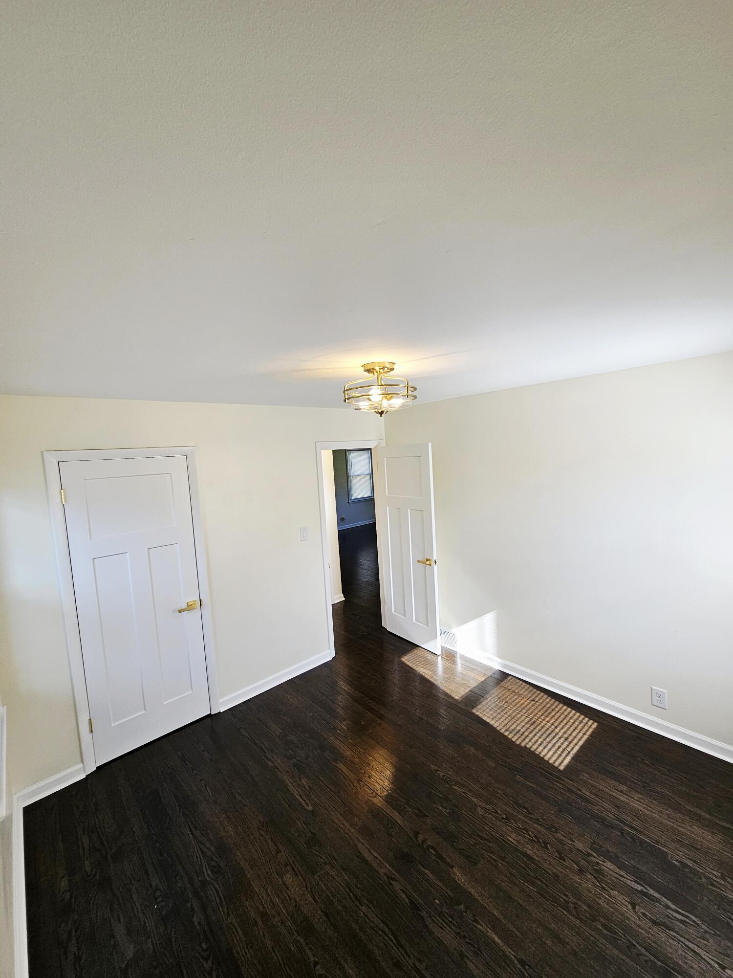 4733 South 22nd Street Milwaukee, WI 53221 - Photo 9 of 31 20251024_131723