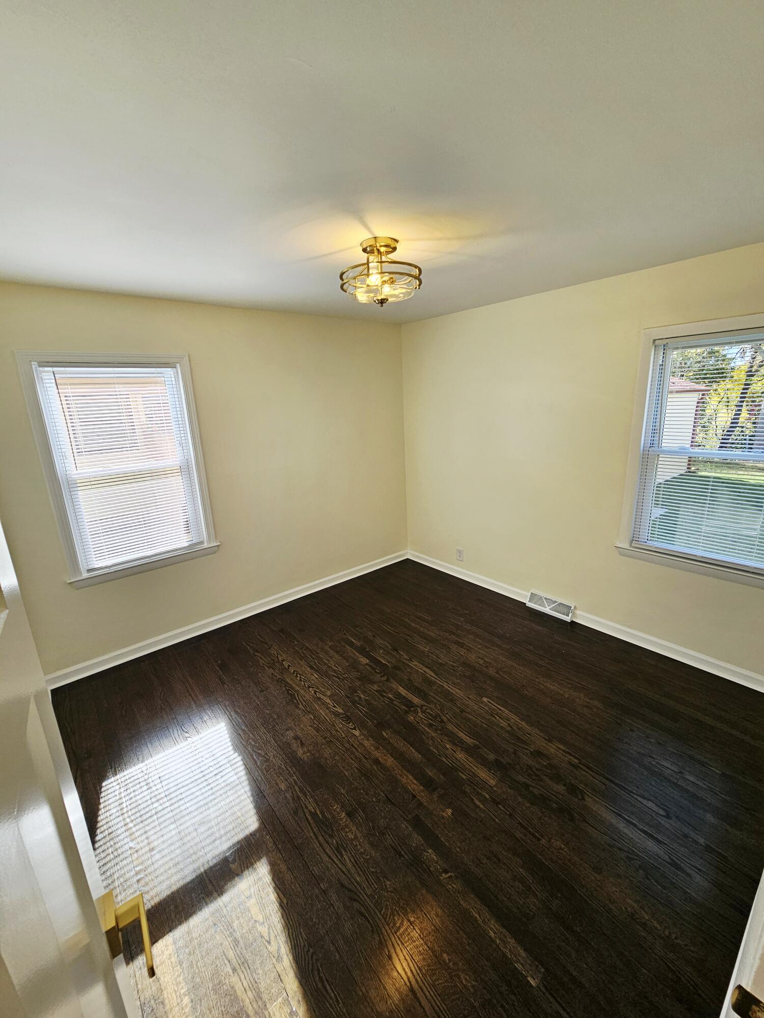 4733 South 22nd Street Milwaukee, WI 53221 - Photo 10 of 31 20251024_131659