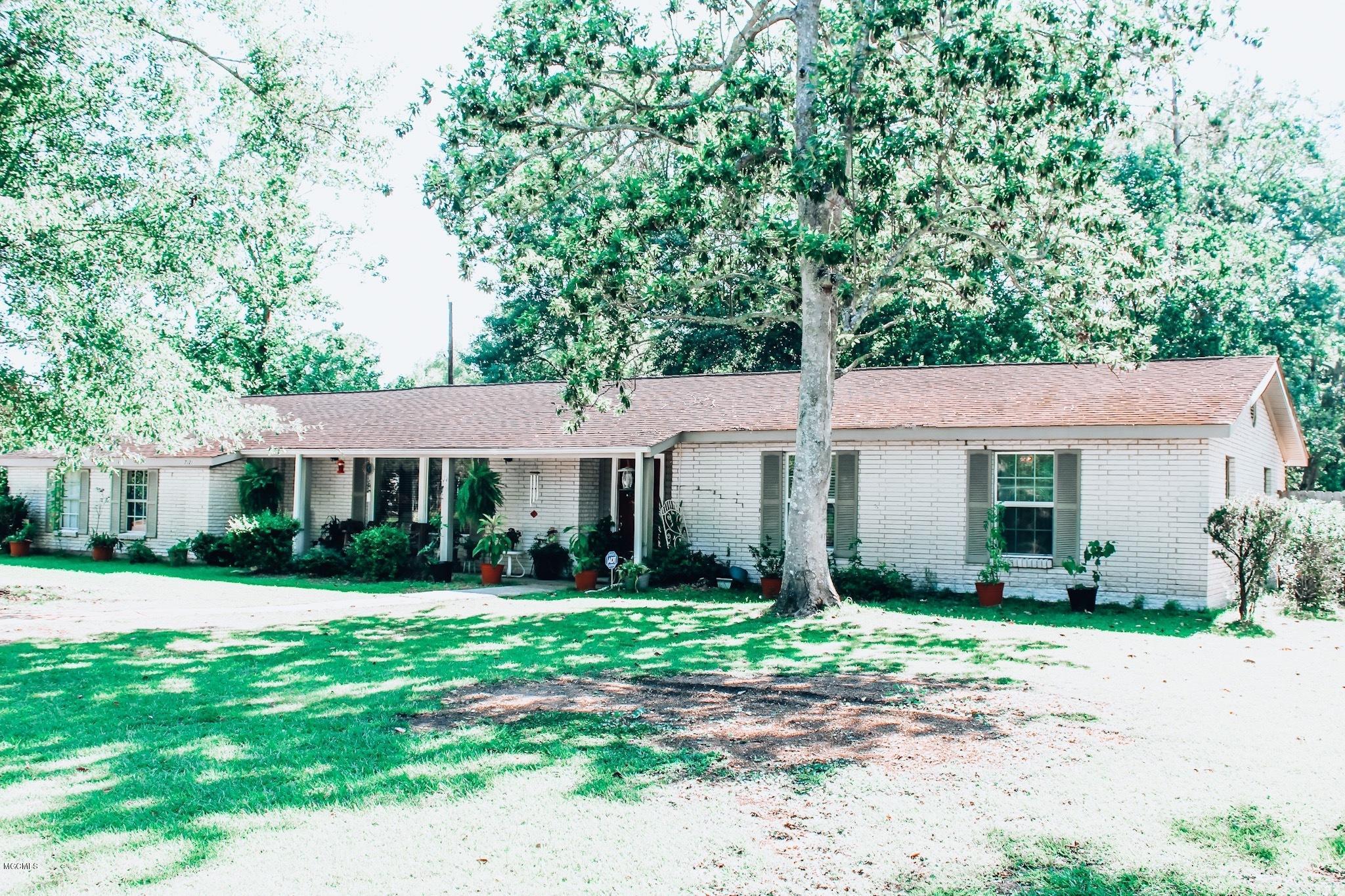 7121 Lynd Street Moss Point, MS 39563 - Photo 2 of 29 IMG_6983