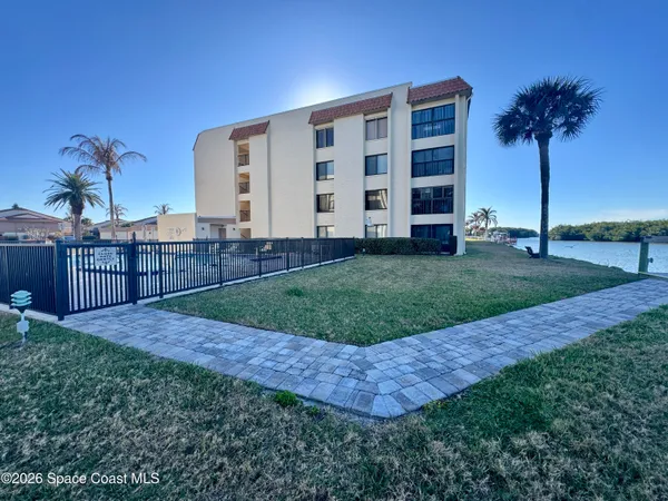$2,800 | 200 South Banana River Boulevard, Cocoa Beach, FL 32931