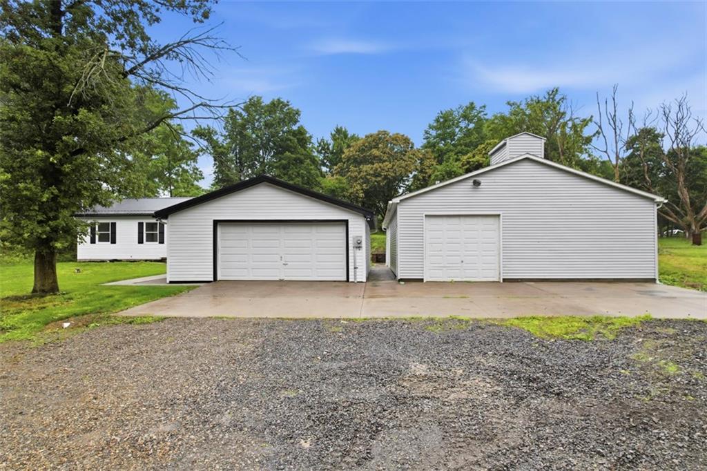 121 Kyle Road Valencia, PA 16059 - Photo 3 of 36