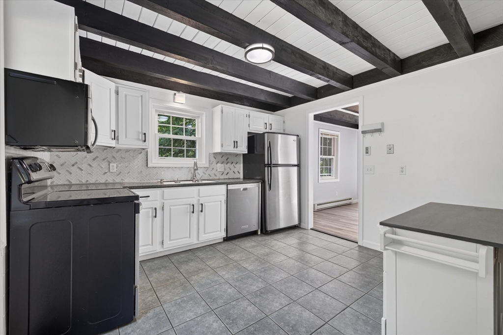 37 Breakneck Road Sturbridge, MA 01566 - Photo 4 of 41