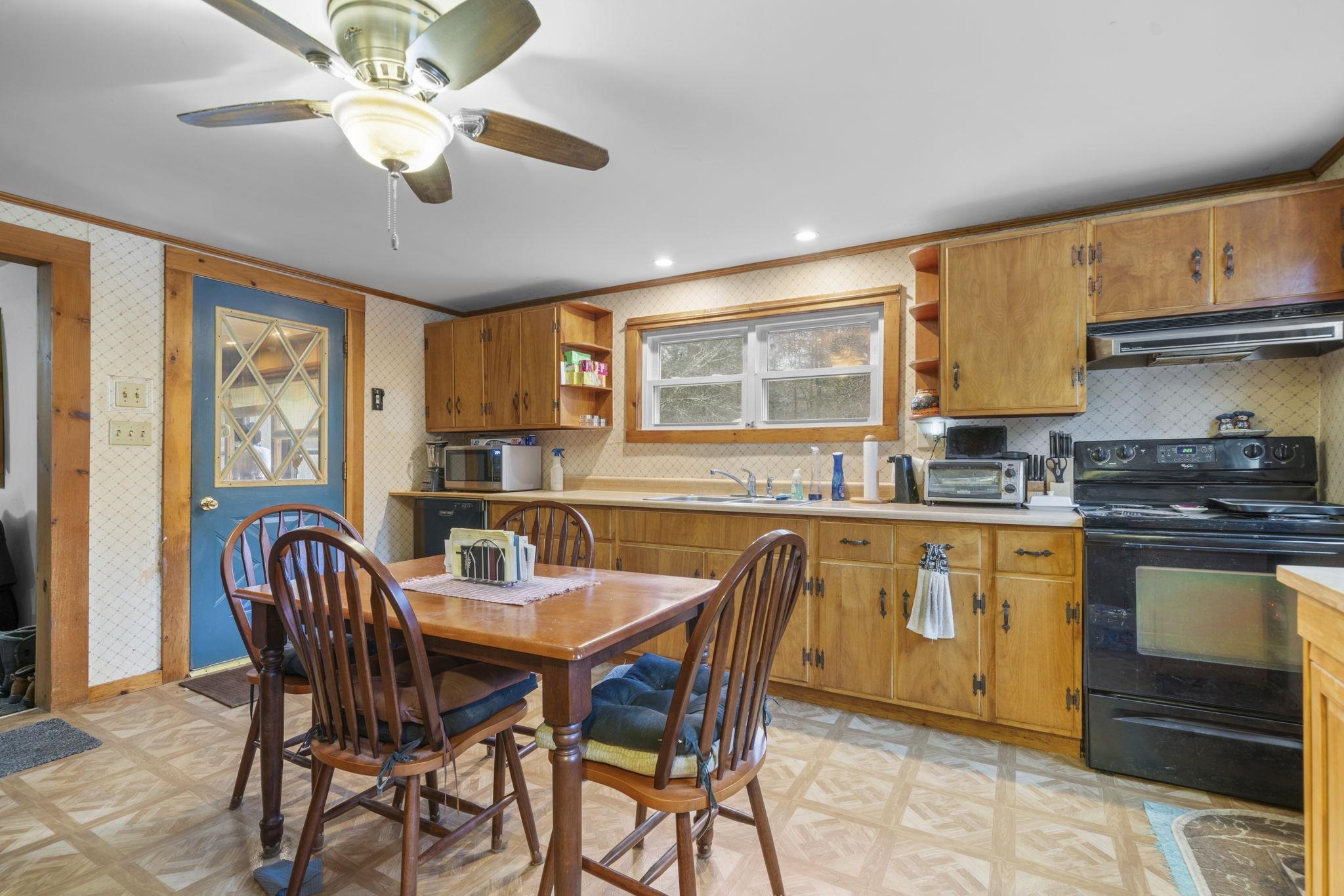 21 Depot Road Epsom, NH 03234 - Photo 6 of 48