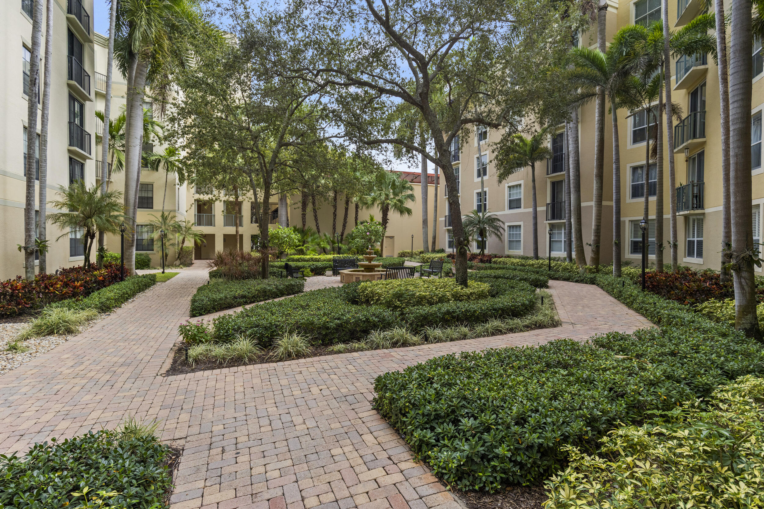 630 South Sapodilla Avenue, Unit 202 West Palm Beach, FL 33401 - Photo 29 of 31 a view of a park with plants and trees