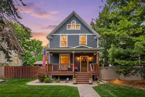 $1,195,000 | 6826 North Osceola Avenue, Chicago, IL 60631