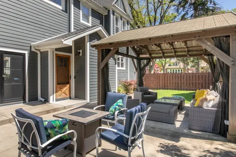 $1,195,000 | 6826 North Osceola Avenue, Chicago, IL 60631
