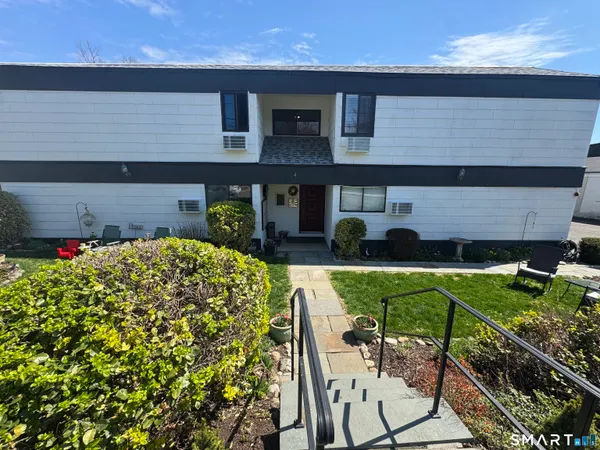 $2,600 | 4 Glenwood Avenue, Unit B7, Norwalk, CT 06854