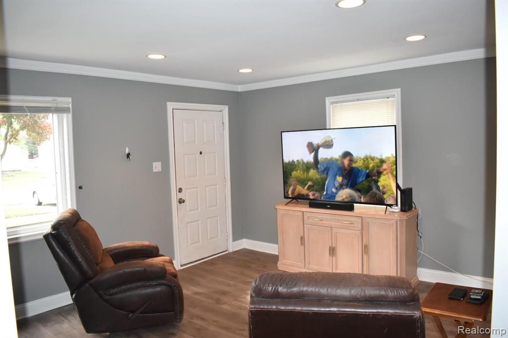 25262 Rosenbusch Boulevard Warren, MI 48089 - Photo 2 of 13