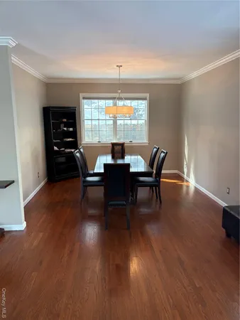 $999,000 | 18 Lakeside Drive, Valhalla, NY 10595