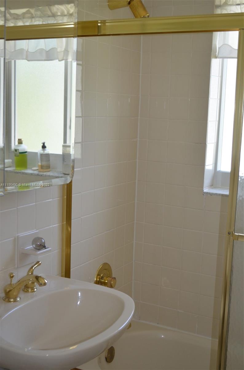 1307 North 31st Road Hollywood, FL 33021 - Photo 13 of 19 Gallery Image 13