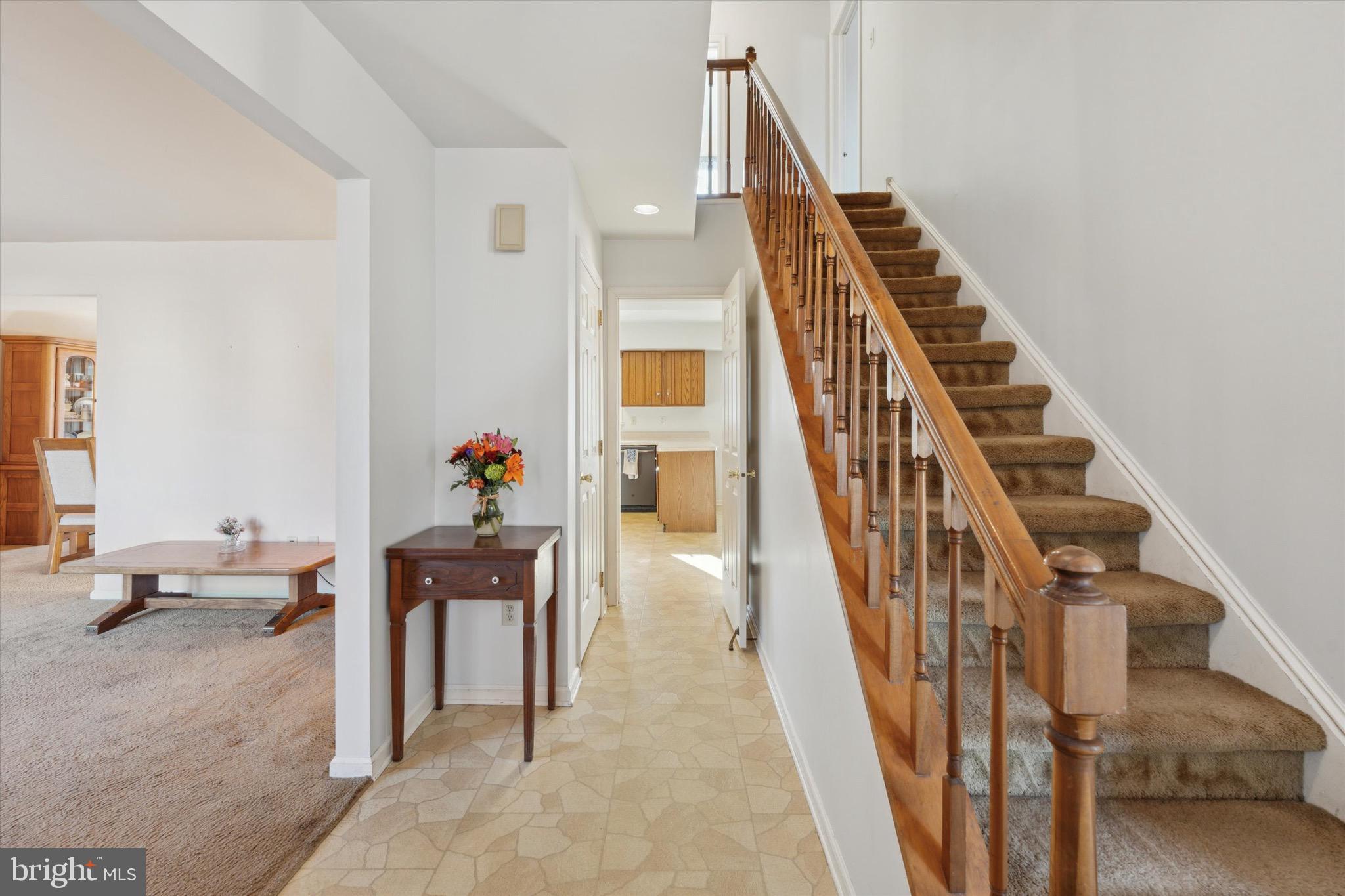 201 Winthrop Lane Wayne, PA 19087 - Photo 5 of 37