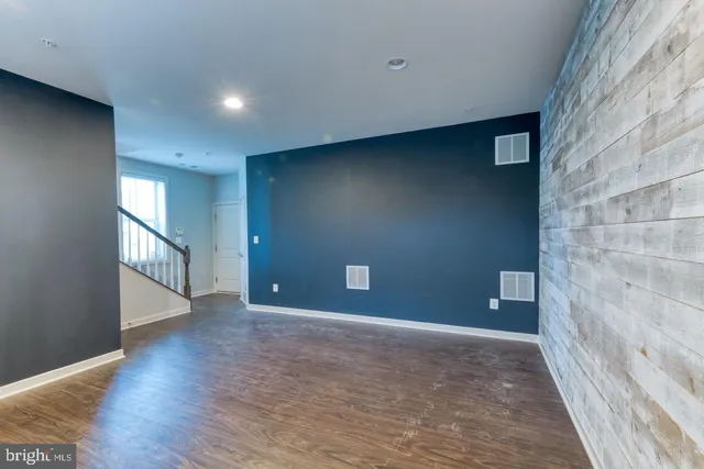 $3,500 | 22559 Clarksburg Road, Clarksburg, MD 20871