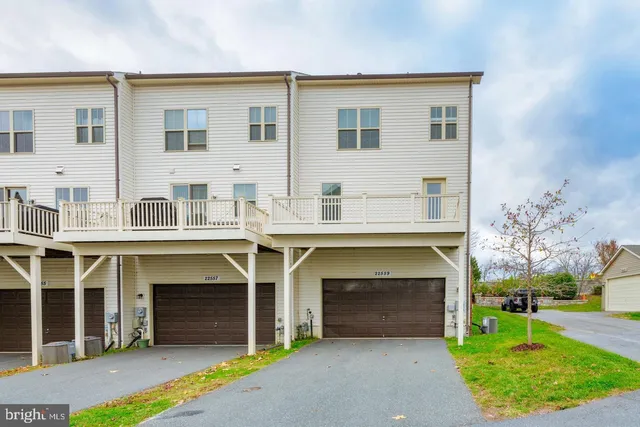 $3,500 | 22559 Clarksburg Road, Clarksburg, MD 20871