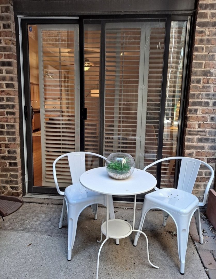 643 West Barry Avenue, Unit 1A Chicago, IL 60657 - Photo 20 of 21