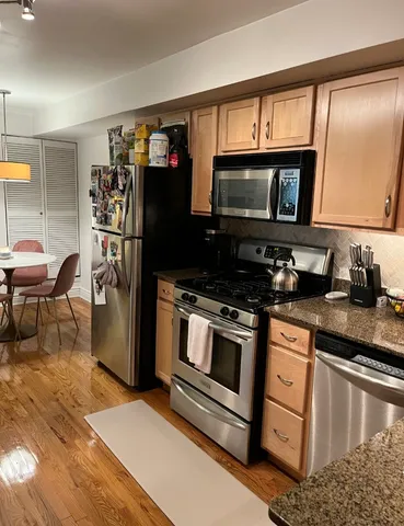 $2,675 | 643 West Barry Avenue, Unit 1A, Chicago, IL 60657