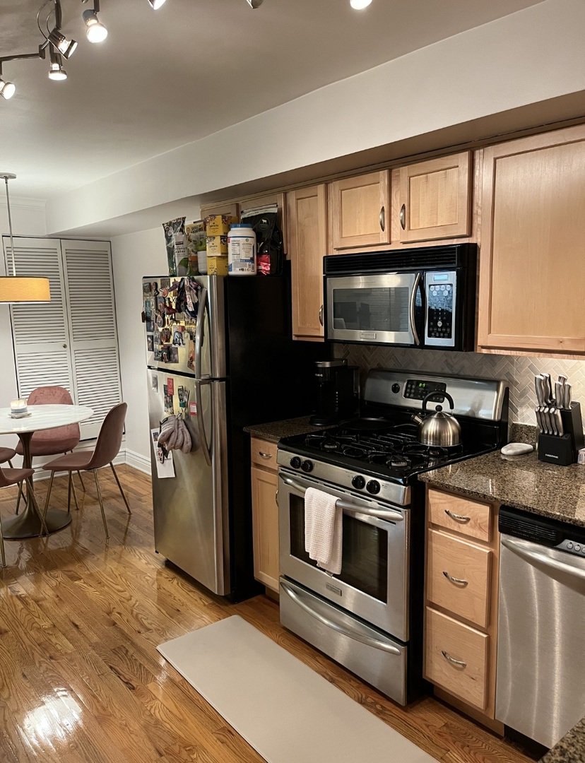 643 West Barry Avenue, Unit 1A Chicago, IL 60657 - Photo 5 of 21