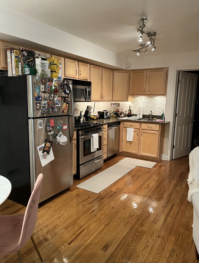 643 West Barry Avenue, Unit 1A Chicago, IL 60657 - Photo 6 of 21