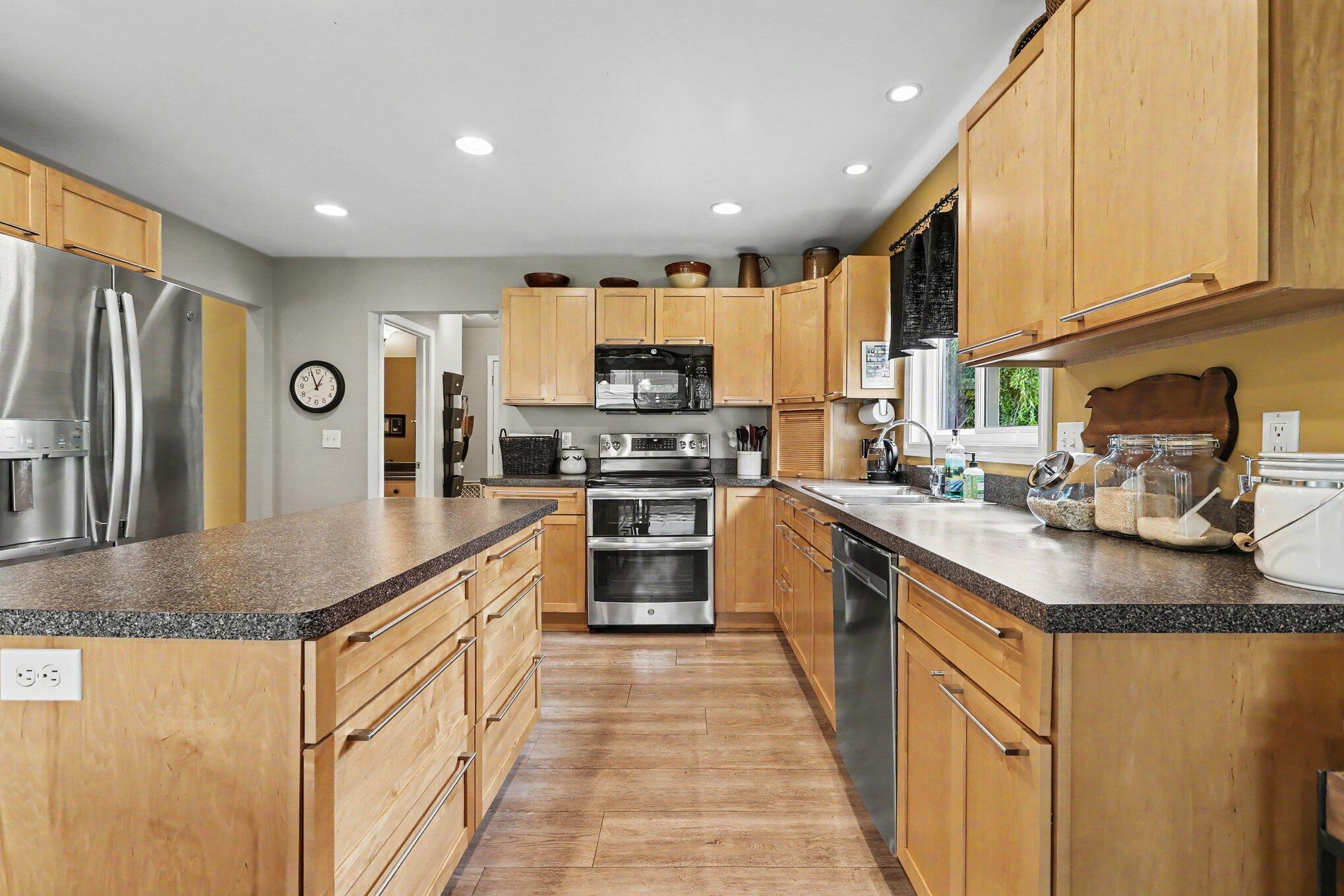 1696 West Ellsworth Road Ann Arbor, MI 48108 - Photo 13 of 37 013_file_8055