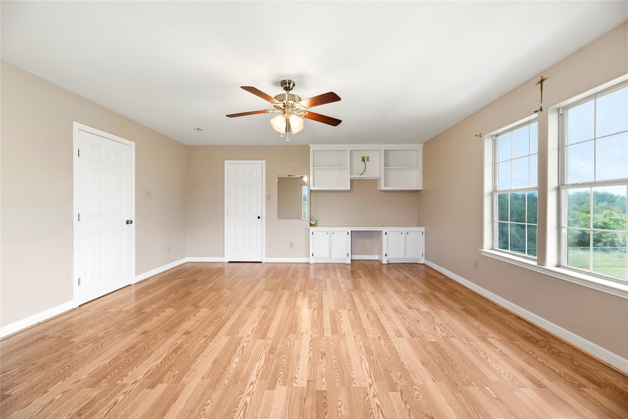 523 Moore Bar Road Rosenberg, TX 77471 - Photo 41 of 50 Opposite view showcasing the built-ins.