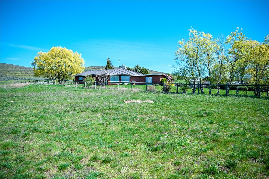 1671 Christensen Road Ellensburg, WA 98926 - Photo 2 of 25 Gallery Image 2