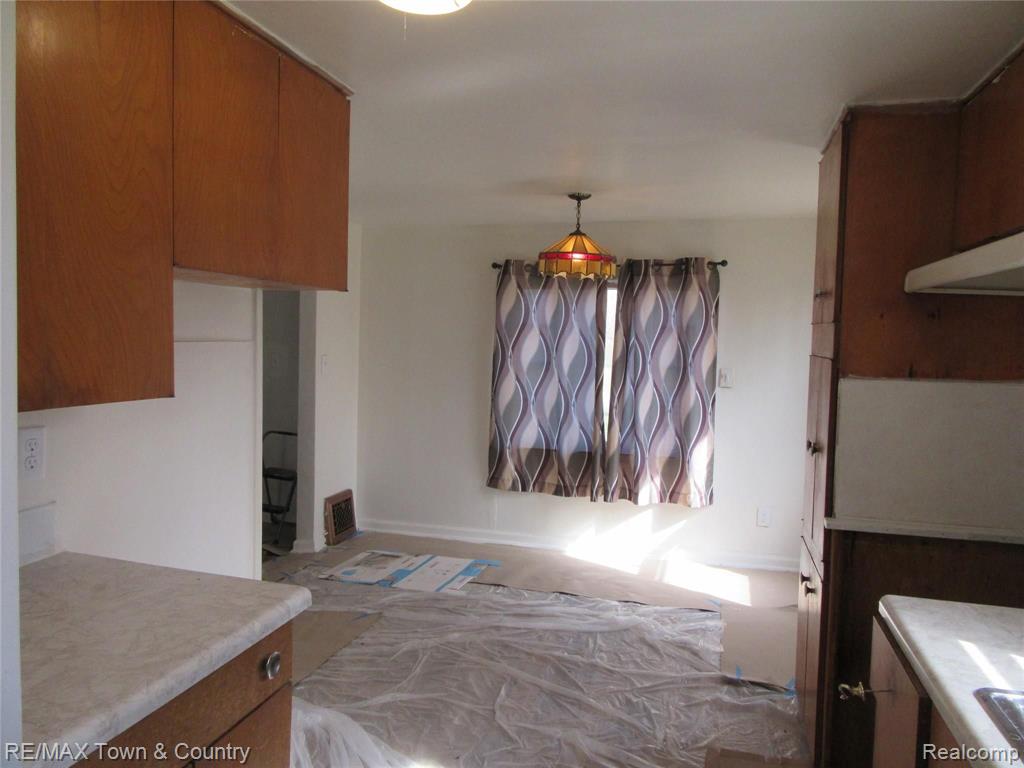 9063 Coldwater Road Flushing, MI 48433 - Photo 3 of 12