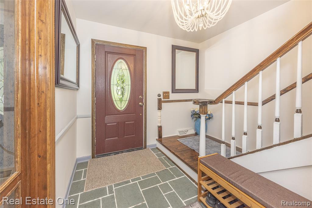 27395 Martindale Road New Hudson, MI 48165 - Photo 5 of 88 Gallery Image 5