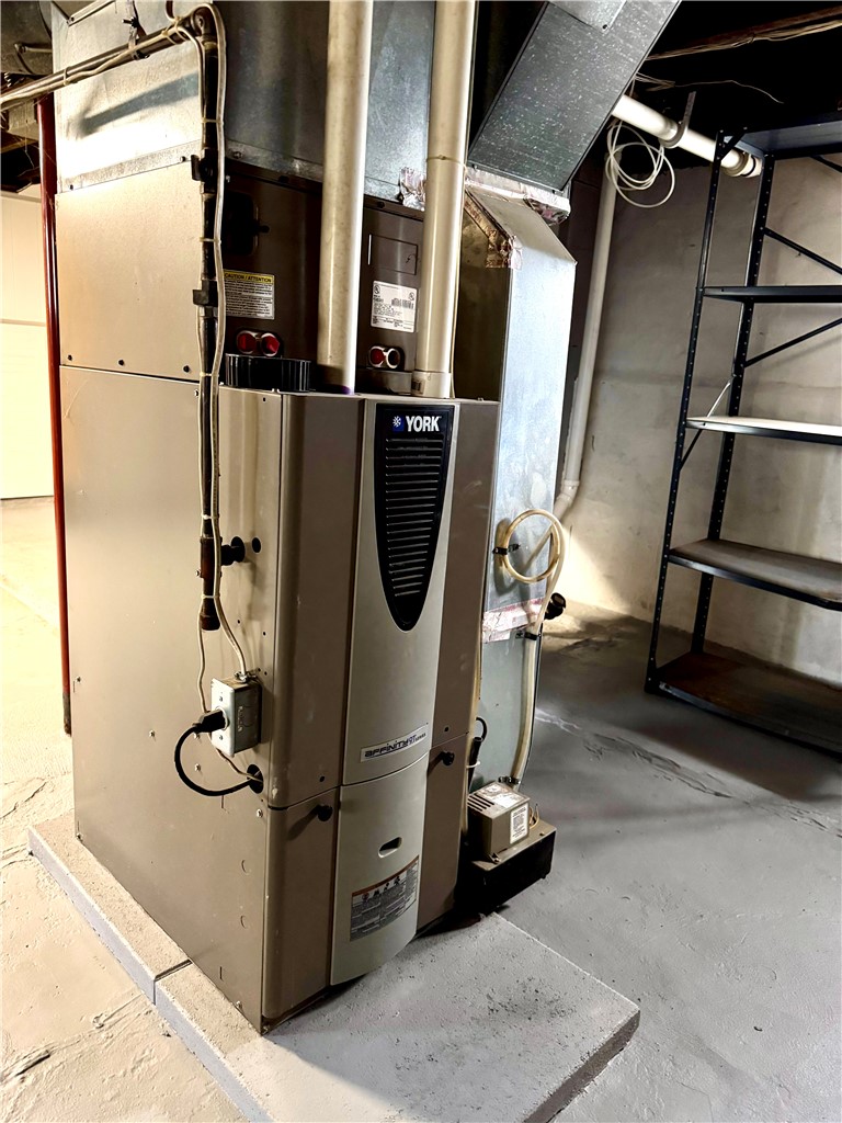 451 Lake View Park Rochester, NY 14613 - Photo 31 of 37