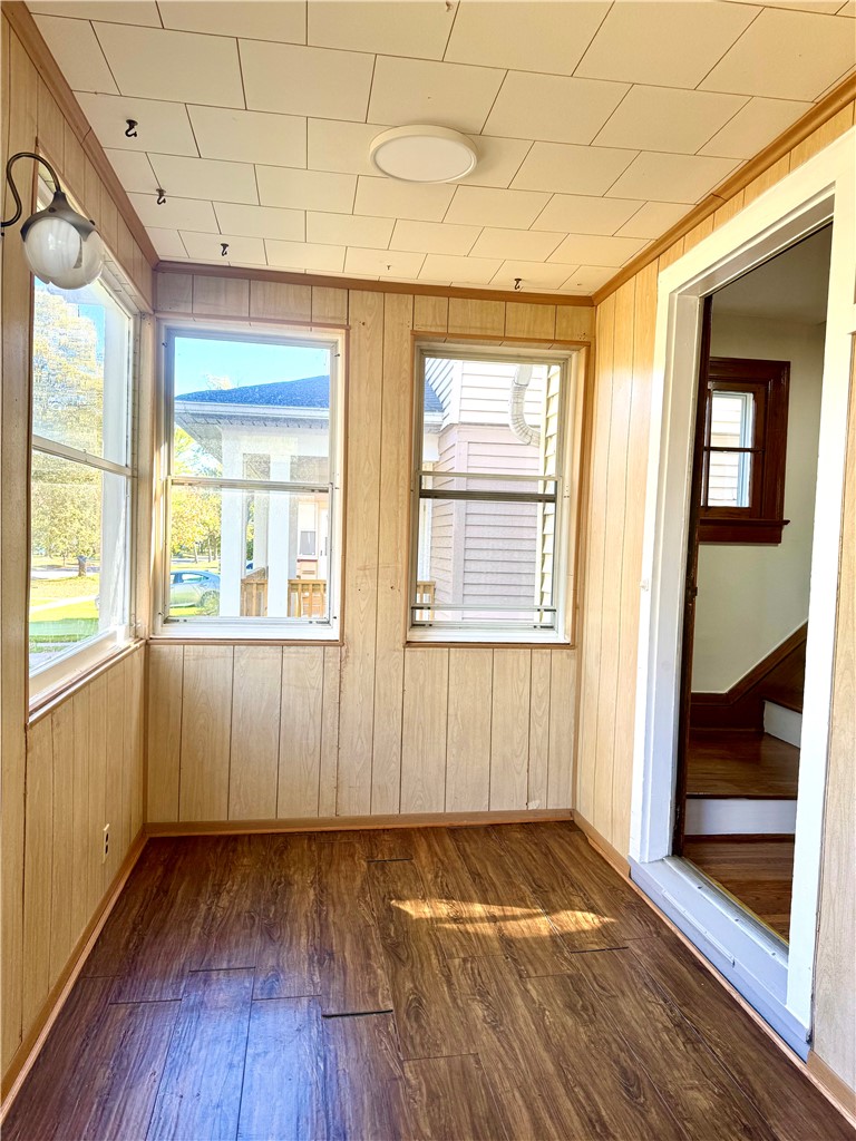 451 Lake View Park Rochester, NY 14613 - Photo 6 of 37