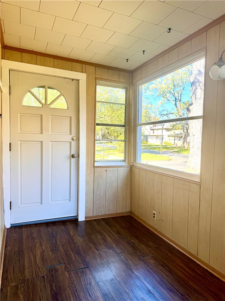 451 Lake View Park Rochester, NY 14613 - Photo 7 of 37