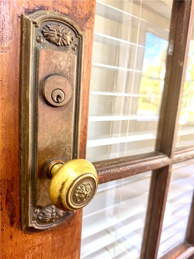 451 Lake View Park Rochester, NY 14613 - Photo 8 of 37