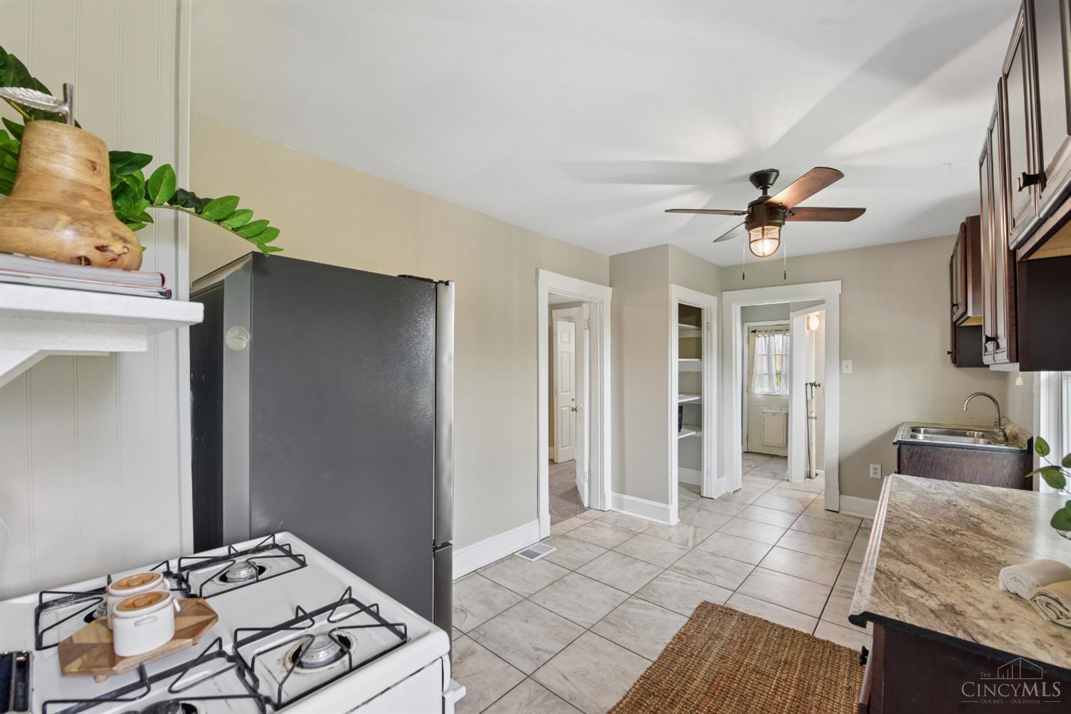 4403 School Section Road Cincinnati, OH 45211 - Photo 9 of 21