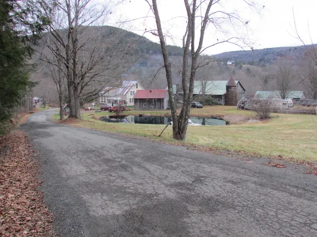 $1,300,000 | 72 Wood Road, Hartford, VT 05059