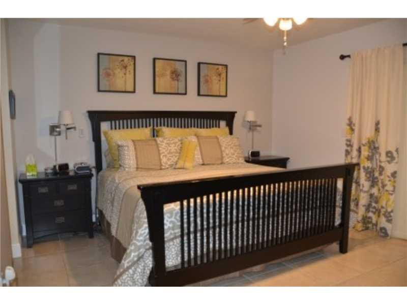 7935 Southwest 119th Road Miami, FL 33183 - Photo 7 of 12 View.