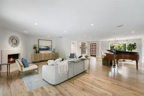 $1,075,000 | 8805 Point W Drive, Austin, TX 78759