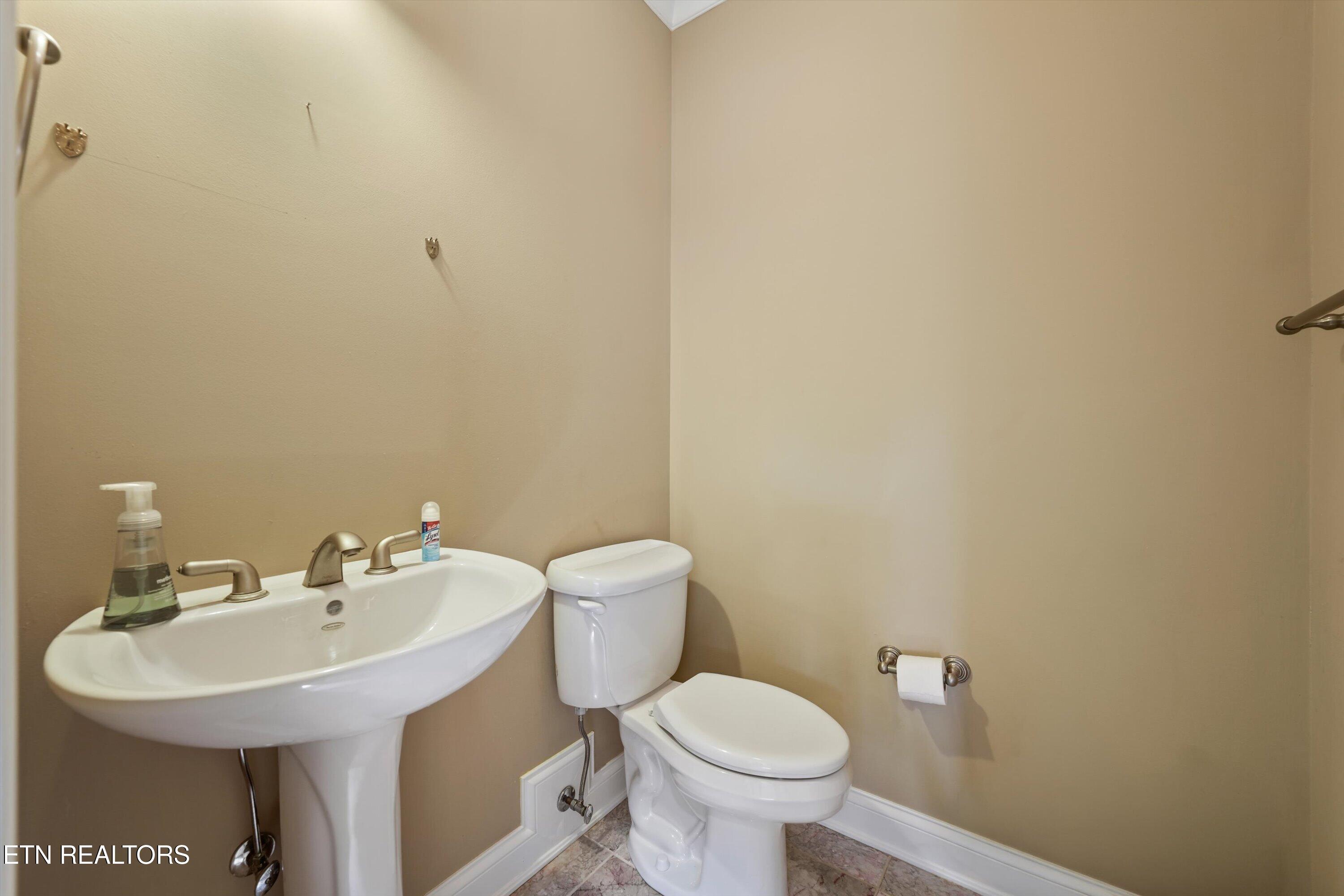 161 Liberty Court Oak Ridge, TN 37830 - Photo 23 of 45 Powder Room