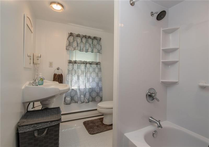 358 Holt Road Aliquippa, PA 15001 - Photo 14 of 20 Full bathroom upper level