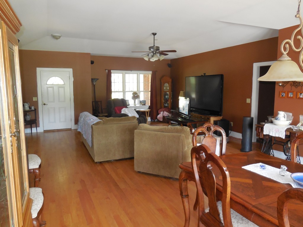 123 White Loaf Road Southampton, MA 01073 - Photo 8 of 23