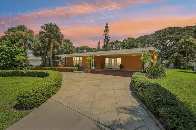 $909,900 | 941 Gulf Boulevard, Belleair Beach, FL 33786