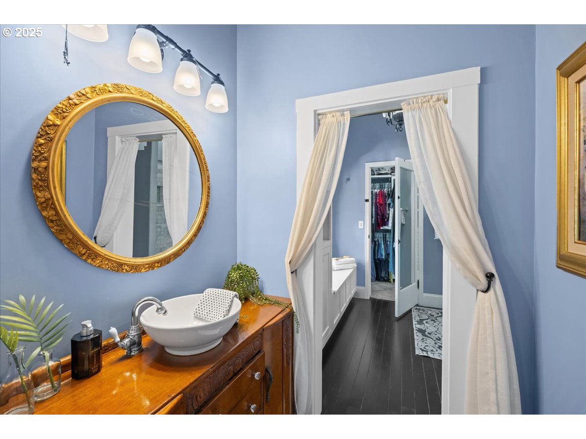 1938 16th Avenue Forest Grove, OR 97116 - Photo 21 of 48 Owner's Suite Bathroom