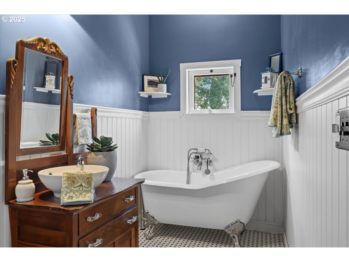 1938 16th Avenue Forest Grove, OR 97116 - Photo 24 of 48 Bathroom