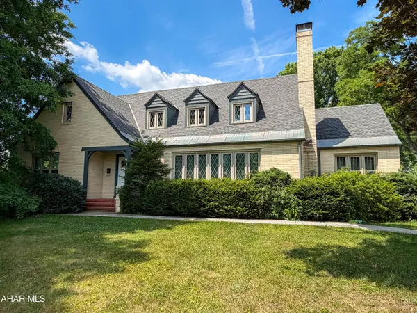 $575,000 | 530 South Juliana Street, Bedford, PA 15522