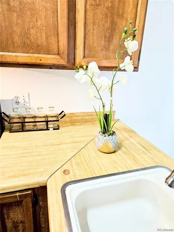 a close view of sink and tap