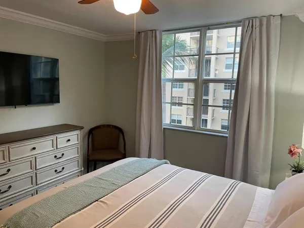 $3,000 | 1801 North Flagler Drive, Unit 433, West Palm Beach, FL 33407